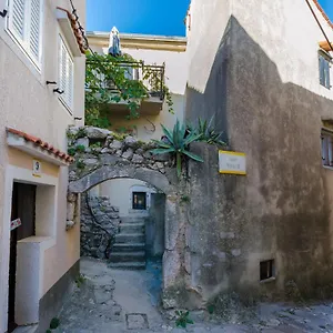 Under Ancient Roofs Apartman Vrbnik